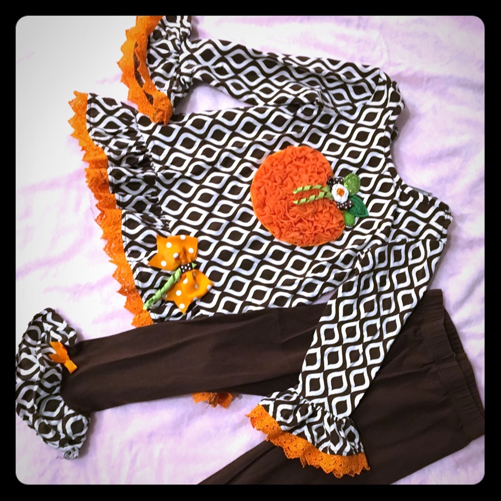 Adorable Girl’s Fall Outfit